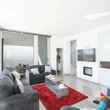 Villa Neve Aq Ol14 *